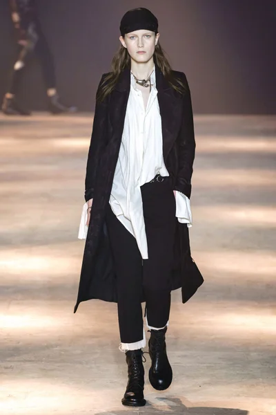 Look 3